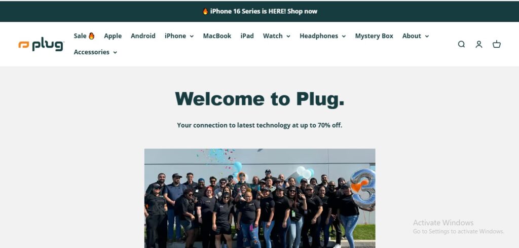 A welcome message on the Plug.tech website with a team photo, emphasizing discounts of up to 70% on the latest technology.